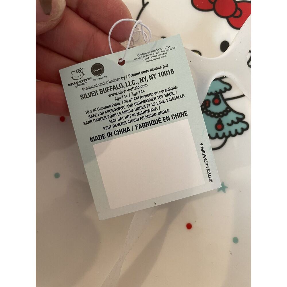 NWT Hello Kitty‎ Set Of 4 Ceramic 10.5” Dinner Plates Christmas - Picture 4 of 4